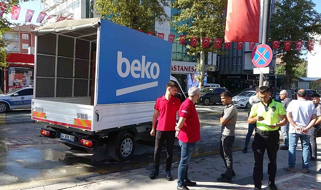 Servis aracının çarptığı yaya ağır yaralandı