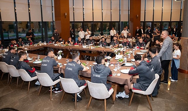 TFF Başkanı Hacıosmanoğlu, ay-yıldızlılarla yemekte buluştu