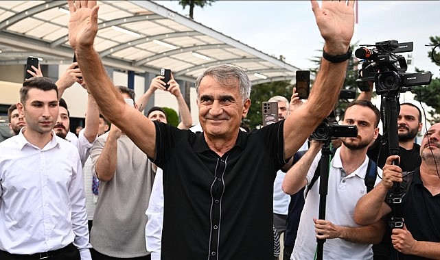 Trabzonspor'un anlaşmaya vardığı teknik direktör Şenol Güneş, Trabzon'a geldi