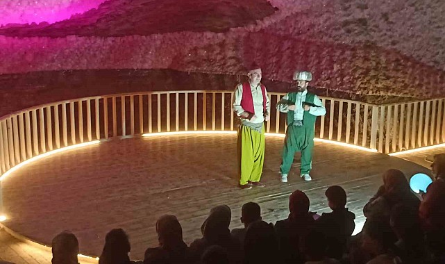 Tuz mağarasında tiyatro