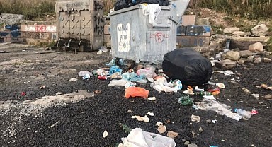 Ulgar Dağı'ndaki çeşme çöp içinde
