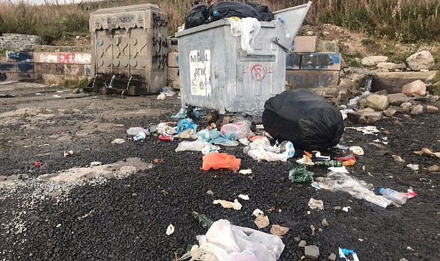 Ulgar Dağı'ndaki çeşme çöp içinde