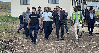 Vekil Koç, deprem konutları inşaatında incelemelerde bulundu