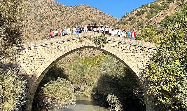 120 kişilik grup Şemdinli'nin tarihi mekanlarını gezdi