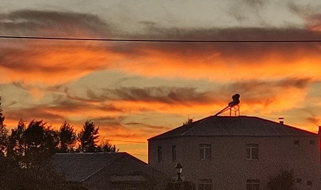 Ardahan’da gökyüzü kızıla büründü
