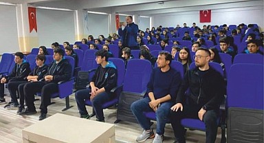 Ardahan Müftülüğü Yunus Emre Lisesinde “Gençlik Sunumu” yaptı