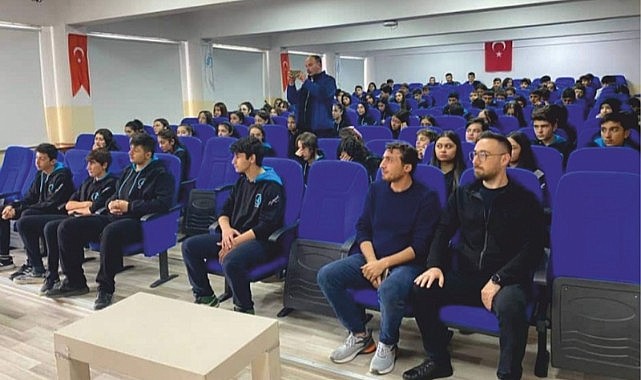 Ardahan Müftülüğü Yunus Emre Lisesinde “Gençlik Sunumu” yaptı
