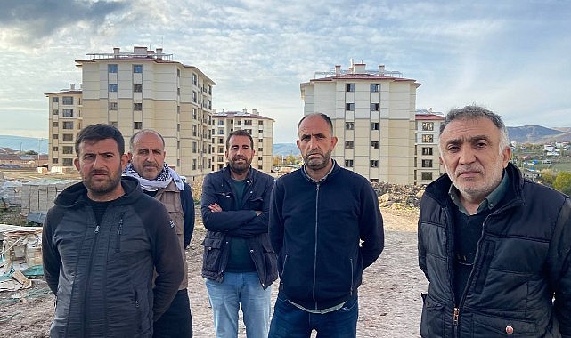 Ardahan TOKİ inşaatında işçiler eylemde; "Emeğimizin karşılığını istiyoruz"