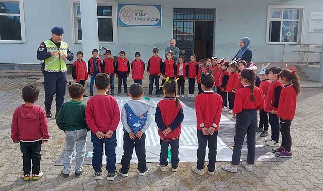 Arpaçay'da öğrencilere jandarmadan trafik eğitimi