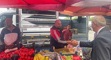 Başkan Budak, halk pazarını gezdi esnafın sorunlarını dinledi