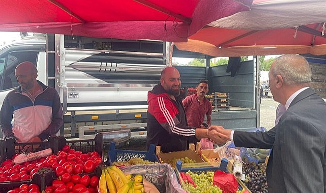Başkan Budak, halk pazarını gezdi esnafın sorunlarını dinledi