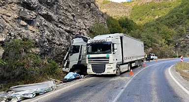BİLBİLAN ARDANUÇ YOLUNDA TIR KAZASI!