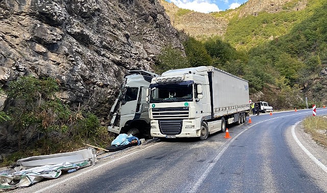 BİLBİLAN ARDANUÇ YOLUNDA TIR KAZASI!