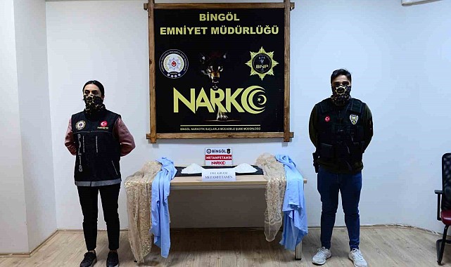 Bingöl'de kargo poşetinin içindeki perdeye zulalanmış vaziyette uyuşturucu ele geçirildi