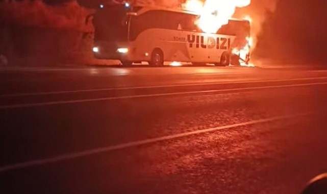 Bingöl'de yolcu otobüsü seyir halindeyken alev topuna döndü