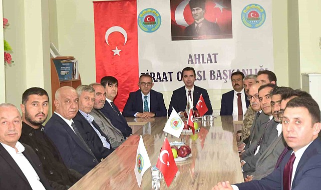 Bitlis Valisi Karakaya, çiftçilerle bir araya geldi