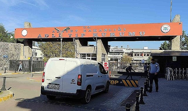 Cem Garipoğlu’nun ailesi, DNA örneği vermek için Adli Tıp’a geldi