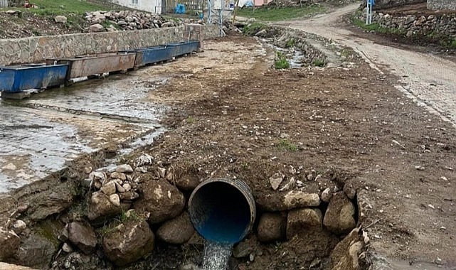 Damal’da Belediye ekipleri dere yataklarında temizlik çalışması yaptı