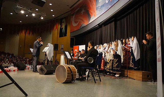 Erzurum'da devlet korumasındaki çocuklar konser verip sergi açtı