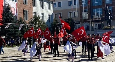 Hanak halkı Cumhuriyet coşkusunu birlikte yaşadı