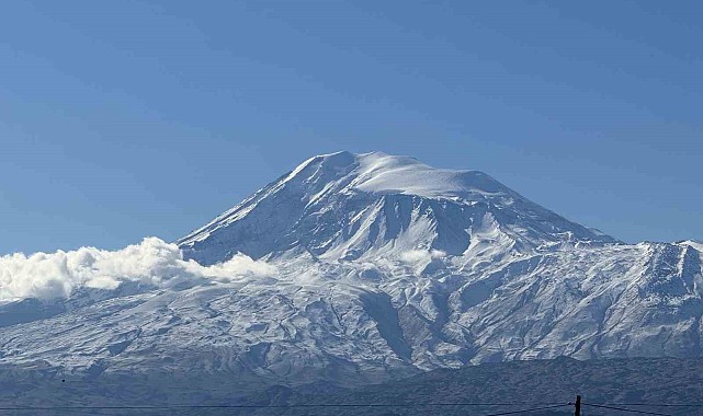 Iğdır'ın yüksek kesimlerine mevsimin ilk karı düştü