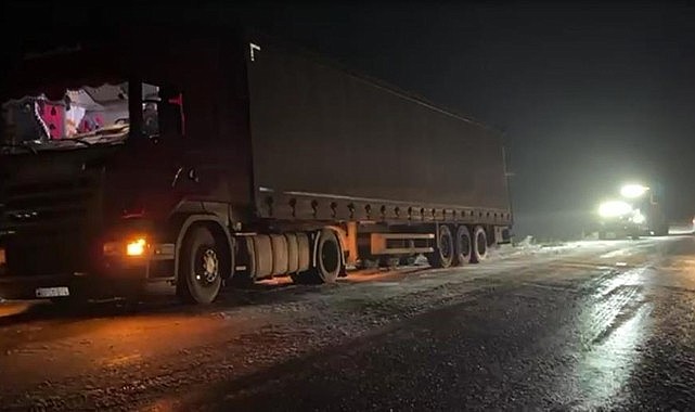 Kar ve tipi nedeniyle Sahara Geçidi ağır tonajlı araçlara kapatıldı