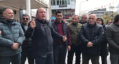 Karagöl Mahallesi halkı Ardahan Belediyesi önünde eylem yaptı