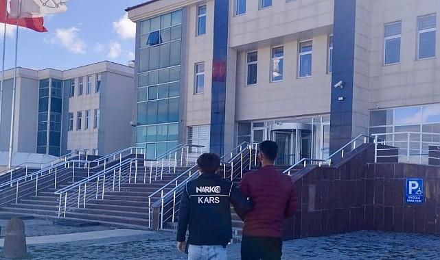 Kars'ta otomobil tavanına saklanan uyuşturucu Şila'ya takıldı