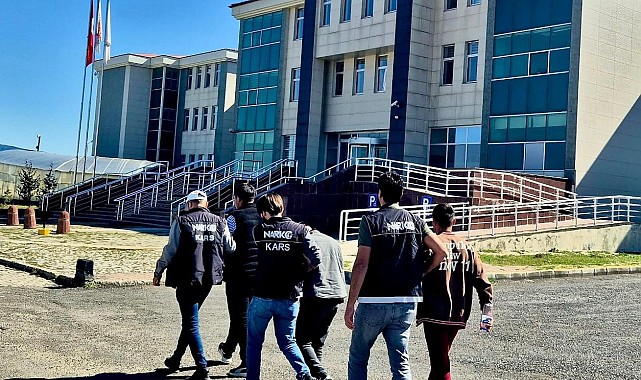 Kars'ta uyuşturucu taciri 3 kişi tutuklandı