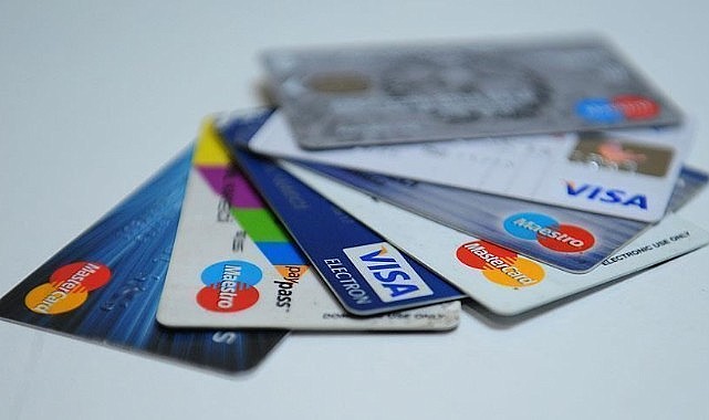 Kredi kartından katkı payı düzenlemesi komple rafa kalktı