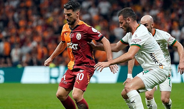 Liderliğini sürdürdü! Galatasaray, Yunus Akgün'le güldü