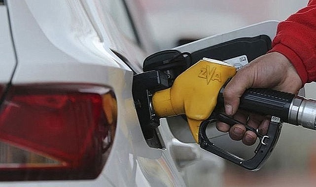 Motorine gelen 77 kuruşluk zammın ardından bir fiyat artışı da benzinde yaşandı