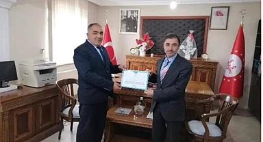 Müftülükte başarılı hizmetlere imza atan Karakaya’ya teşekkür belgesi