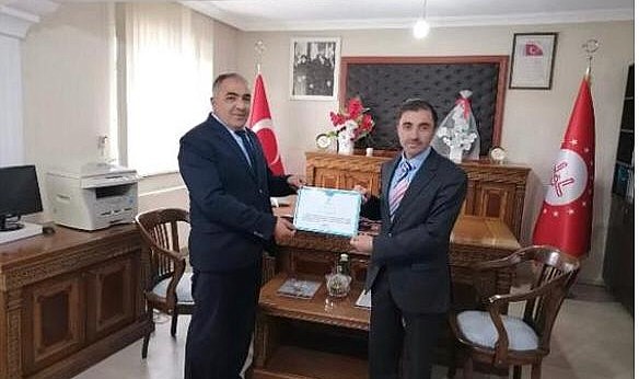 Müftülükte başarılı hizmetlere imza atan Karakaya’ya teşekkür belgesi
