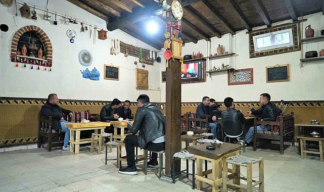 Muş'ta otantik çay ocaklarında sobalar kuruldu