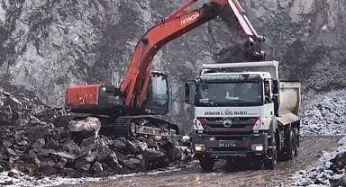 Özel İdarenin Damal Tır Parkı yapımı “karlı havaya rağmen” devam ediyor