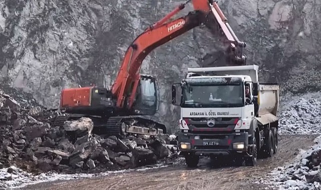 Özel İdarenin Damal Tır Parkı yapımı “karlı havaya rağmen” devam ediyor