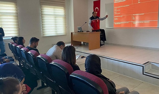 Sosyal Hizmetler Müdürlüğü, öğrencilere “eş seçimi eğitimi” verdi