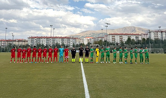 Türk Devletleri futbolcuları Erzurum'un zirvesinde buluştu