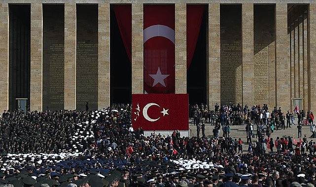 Ulu Önder Mustafa Kemal Atatürk'ün "En büyük eserim" dediği Türkiye Cumhuriyeti 101. yılını kutluyor