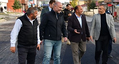 Vali Çiçek, Hanak’ta yol yapımı, Damal’da tır parkını denetledi