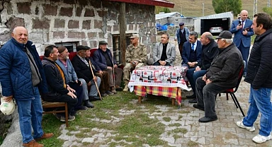 Vali Çiçek, köylülerin sorunlarını dinledi