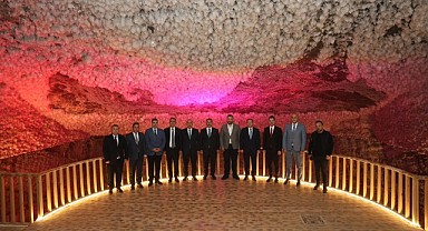Vali Çiçek ve SERKA yönetimi Iğdır Tuz Mağaralarını gezdi