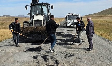 Yaz bitti, Köprülü Belediyesi yollara yeni başladı