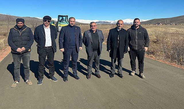 Ak Partili İl Genel Meclis Üyeleri, beton yol çalışmasını yerinde inceledi