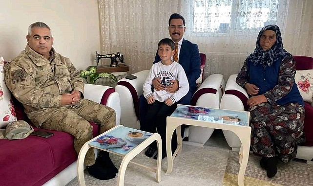 Akyaka Kaymakamı Demirtaş'tan şehit ailesine anlamlı ziyaret