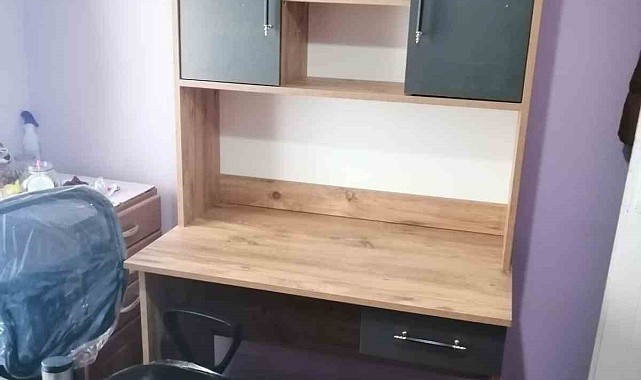 Akyaka'daki öğrencilere çalışma masası ve kitaplık hediye edildi