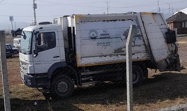 Ardahan Belediyesinin çöp kamyonu Yediemin oto parkına çekildi
