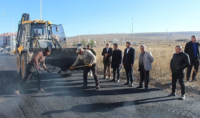 Ardahan Belediyesinin yapmadığı yolları Özel İdare yapmaya başladı