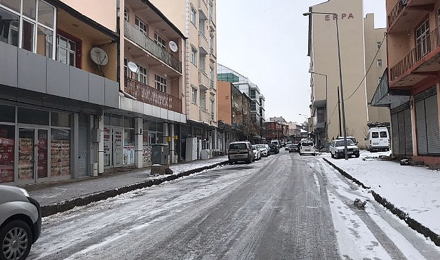 Ardahan'da mevsimin ilk karı yağdı